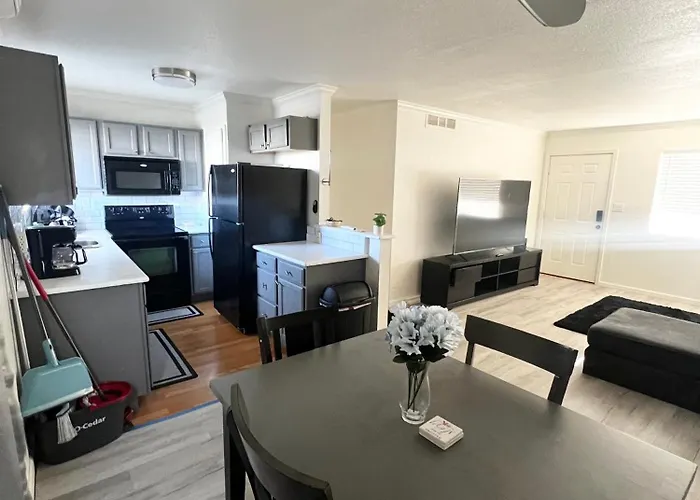 Apartment Renovated Downtown *